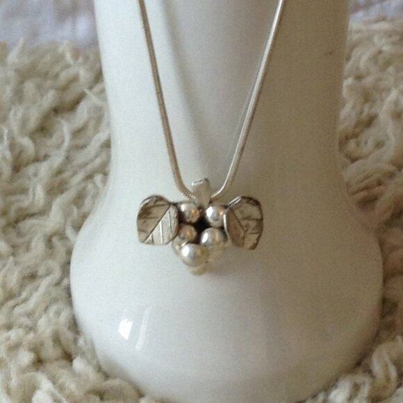 VTG 1979 Sterling Mexican Grape Cluster Necklace, 20" Chain, Inca, Aztec, SILVER - Picture 1 of 4